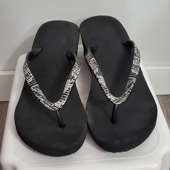 Slippers - Picture 2 of 2